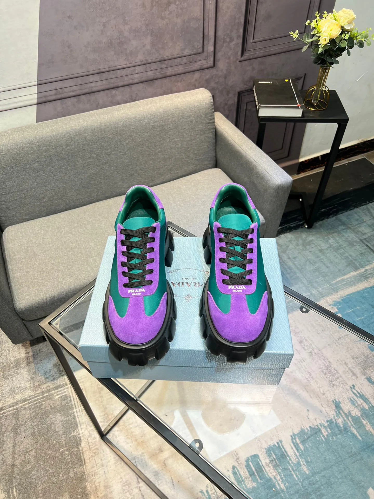 Men's shoes 💰540 Prada Latest 2025ss spring and summer catwalk series Thick-soled platform platform Casual sports shoes Couple style ☑️ Bold contrasting bright colors and fashionable combination Casual sports style design with exquisite details Classic personalized gear thick sole Increased comfort and unique modern trend style 🚩 Fabric: Cowhide ➕ Cloth Lining: Sheepskin Outsole: Original molded ultra-light foam material Sole thickness: 4.5CM Size: 35-45 (Female 40, Male 45, customized, non-returnable)
